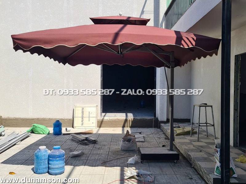 Giá dù che nắng màu nâu loại lệch tâm vuông