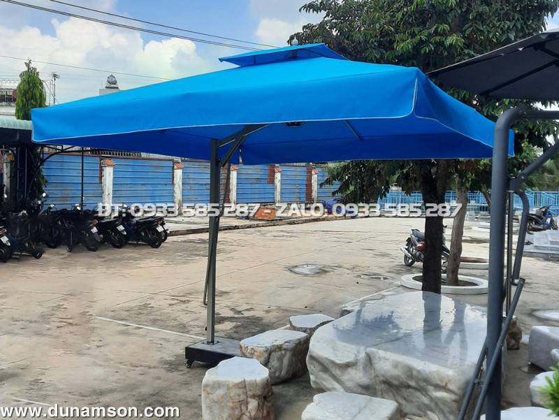 Giá dù che nắng màu xanh da loại lệch tâm vuông